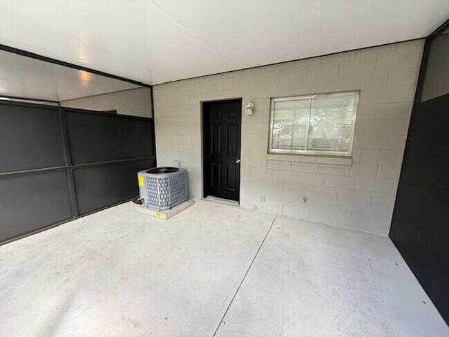 Building Photo - 2/1.5 Winter Springs Townhome with screened patio
