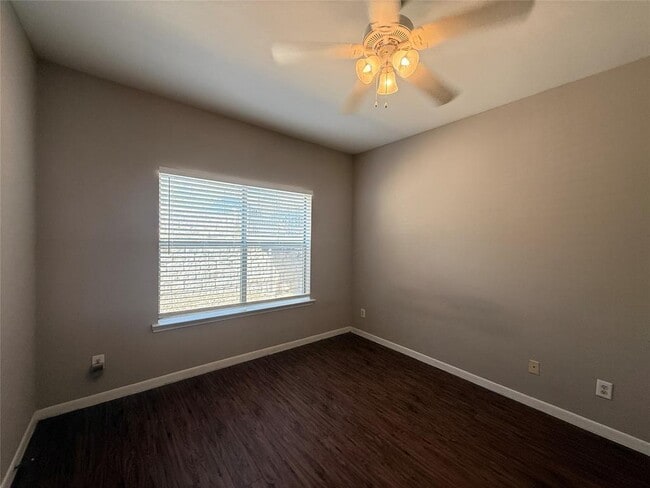 Building Photo - 6000 Shepherd Mountain Cove