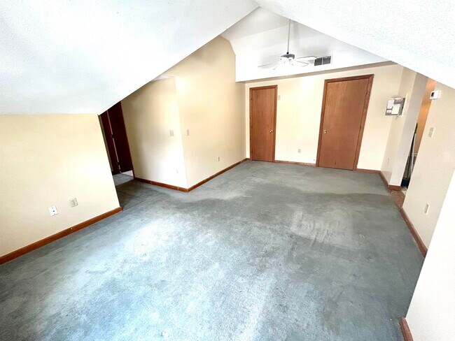 Building Photo - 147 Chestnut St