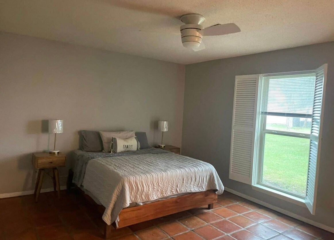 Building Photo - 712 Continental Dr