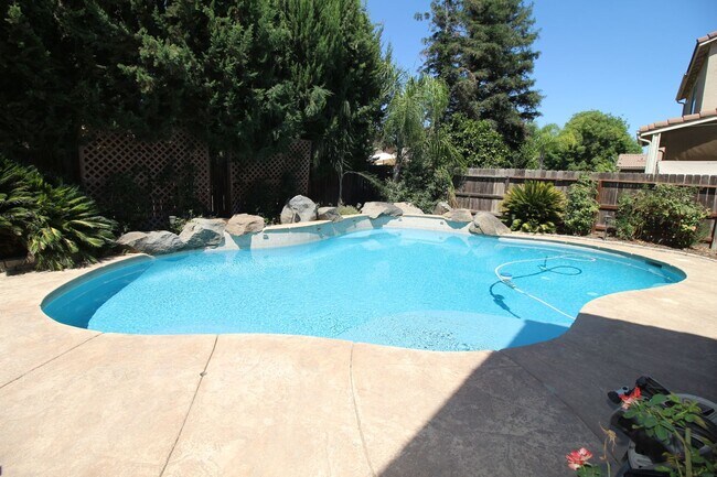 Building Photo - Cute Two-Story Home With Pool & RV Parking