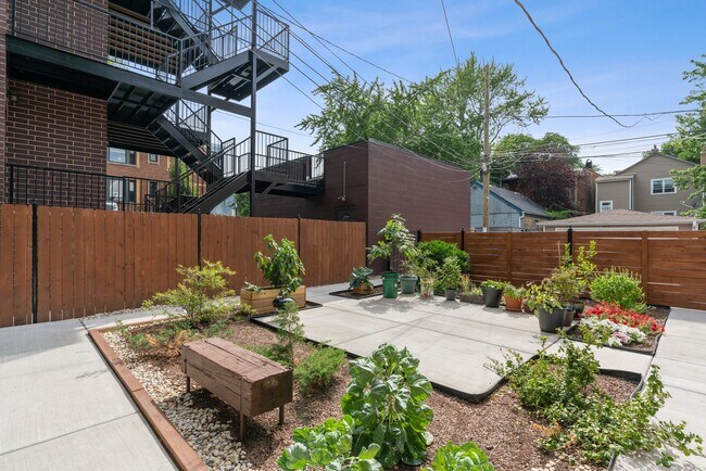 Building Photo - 1402 N Campbell Ave