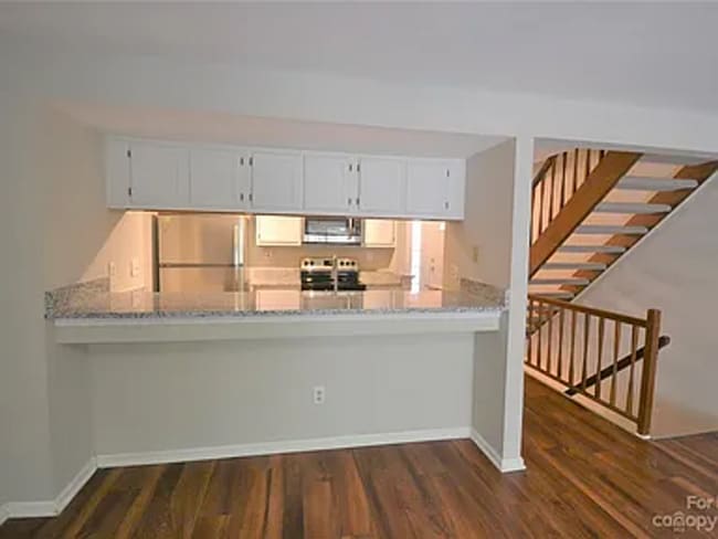 Building Photo - Updated 2 Bed, 2.5 Bath Townhome in Charlotte