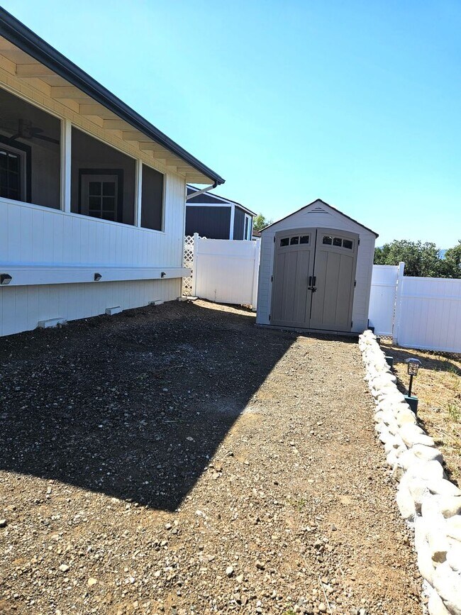 Building Photo - 1219 Deer Trail Ln