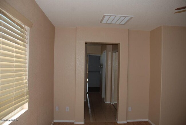 Building Photo - 1637 E Aspen Ave