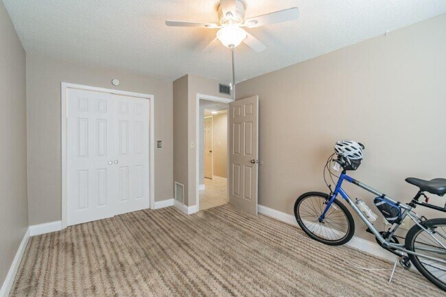 Building Photo - 650 Pinellas Point Dr S