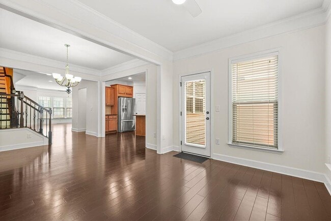 Building Photo - 2550 Sibley Dr