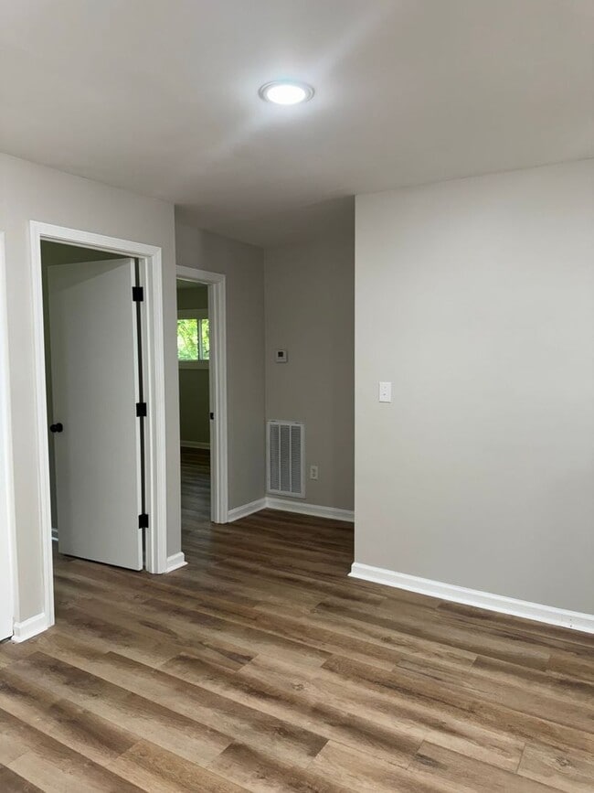 Building Photo - Great Home Conveniently Located! 3 Bed 1 B...