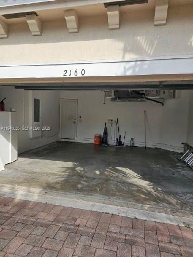 Building Photo - 2160 NE 37th Rd