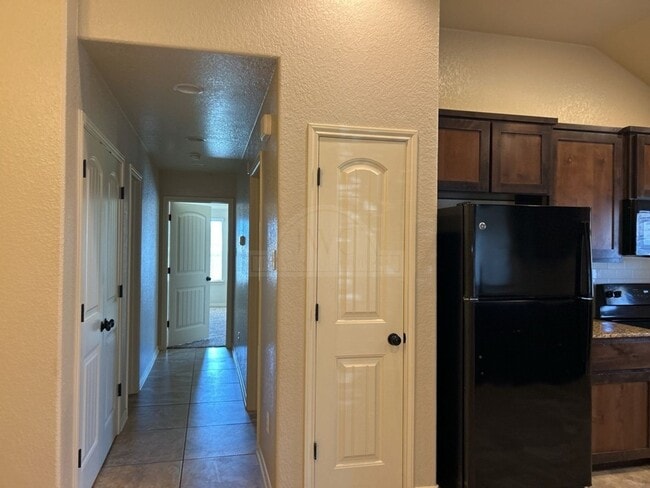 Building Photo - 5800 Luminous Ln