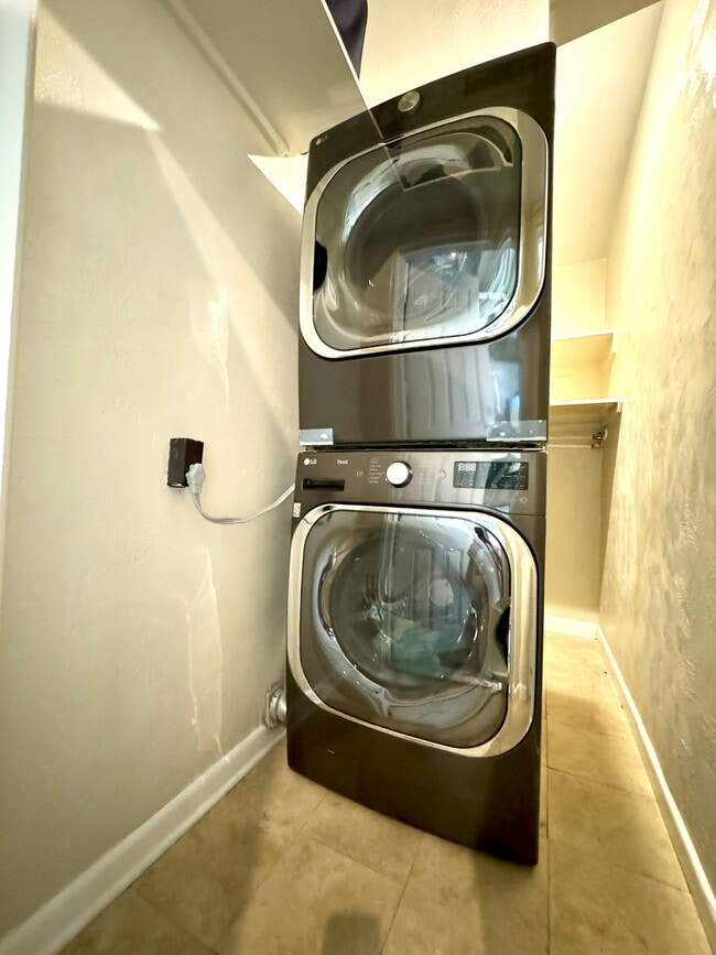 Building Photo - 1515 Sawyerwood Ave