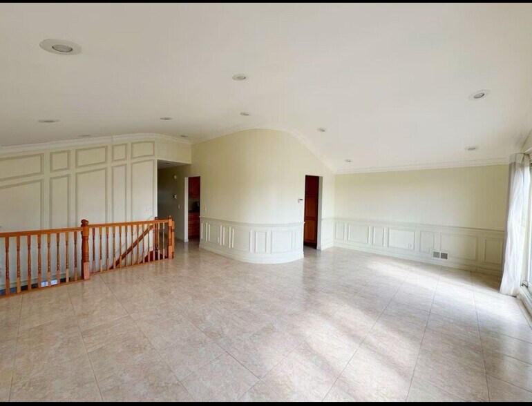 Building Photo - 459 Klondike Ave
