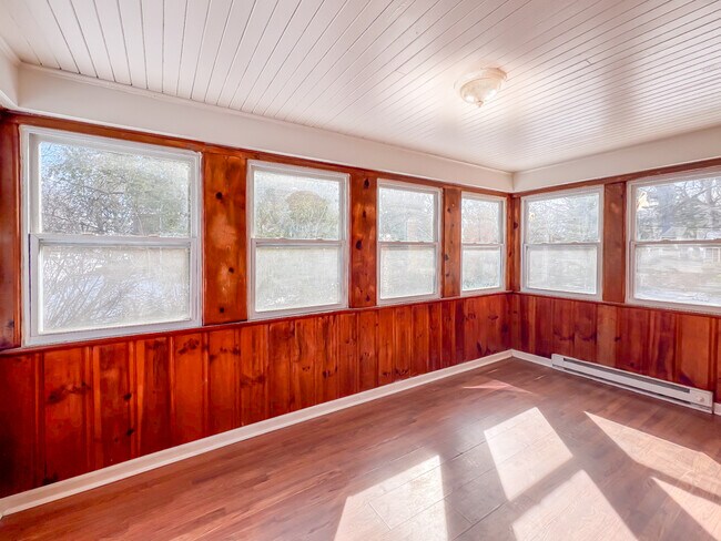 Building Photo - 1006 Greystone Ave