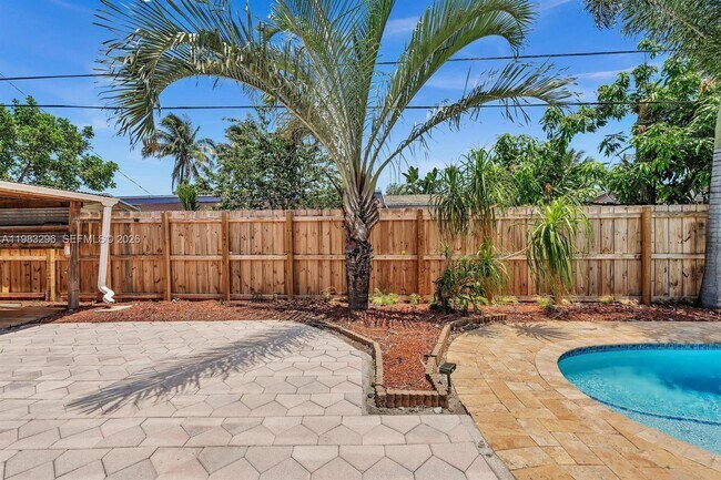 Building Photo - 2920 NE 8th Terrace