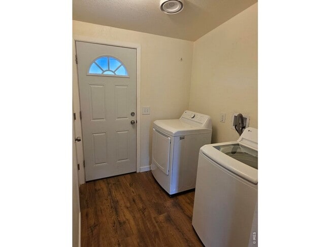 Building Photo - Beautifully Modern Home In Fort Morgan!