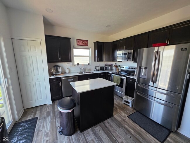 Building Photo - 1461 Bigleaf Dr