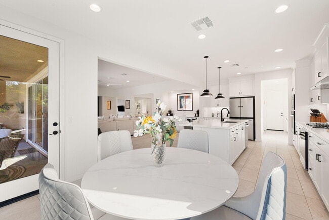 Building Photo - 81890 Via Encinitas