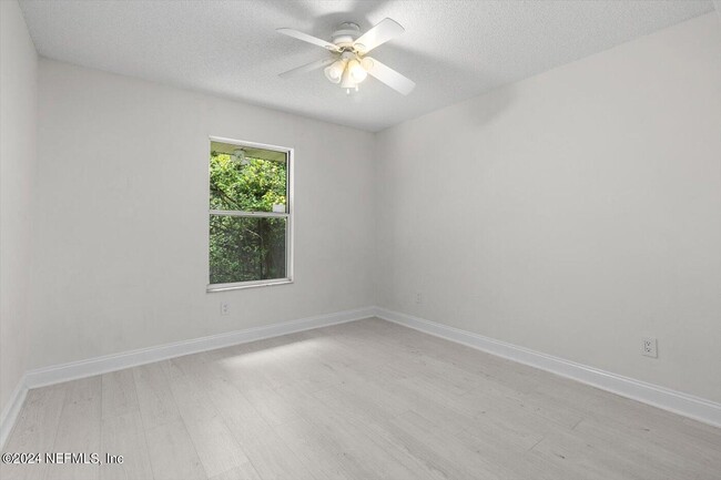 Building Photo - 1722 Branch Vine Dr W