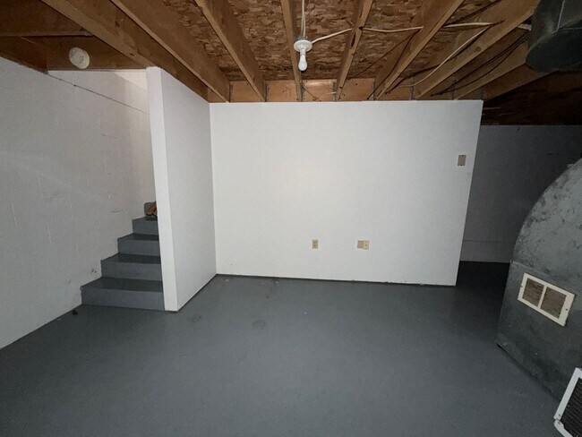 Building Photo - Southwood Dr SW - 782-784