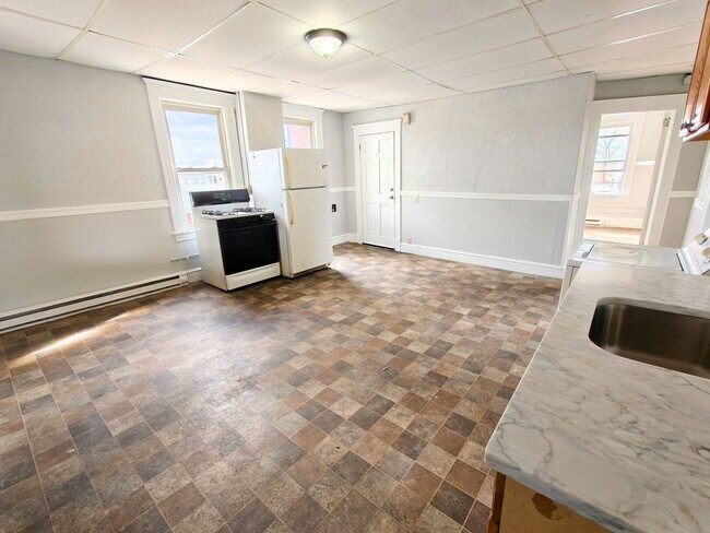 Building Photo - 21 Dale St