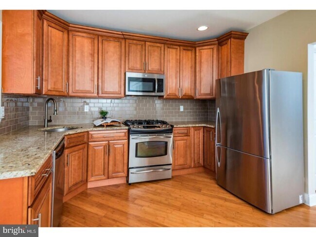 Building Photo - 116 Leigh Ave