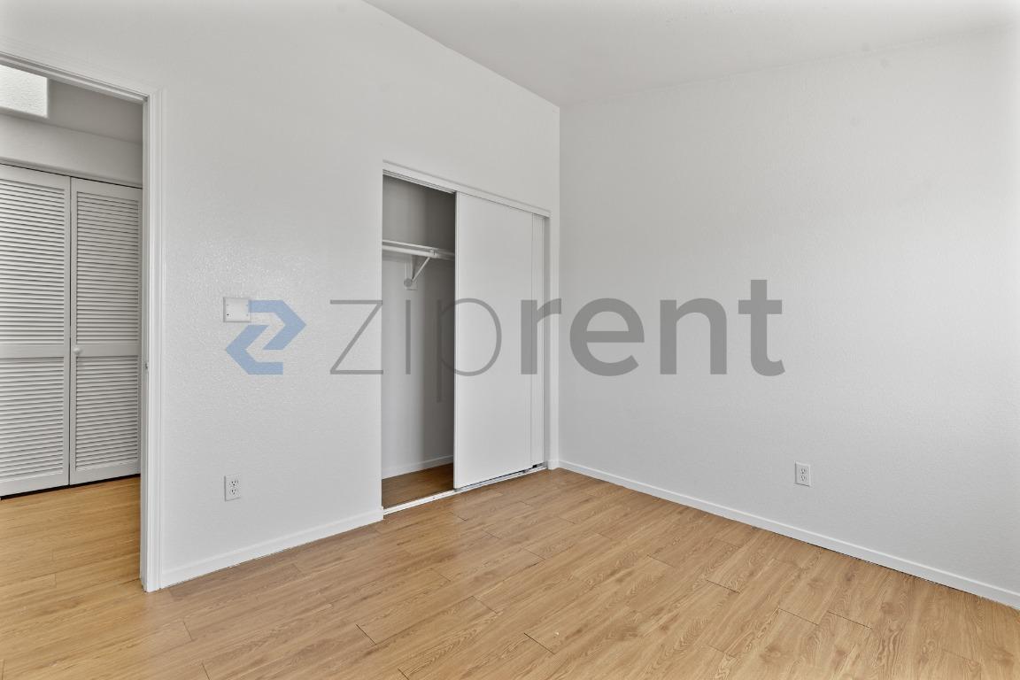 Building Photo - Unit 120