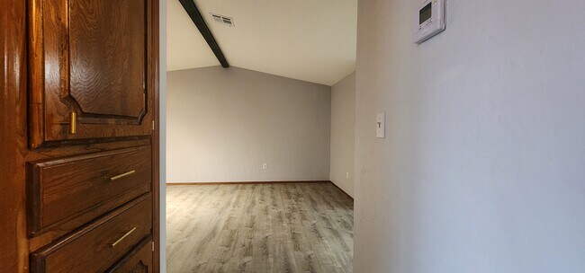 Building Photo - 907 NE Tortoise Dr