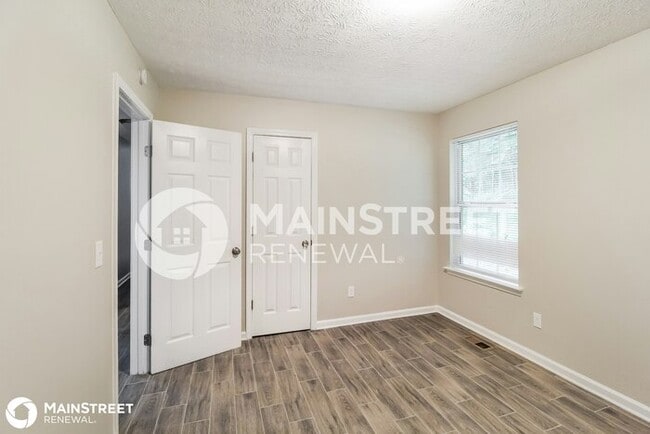 Building Photo - 6820 Summit View Dr, Flowery Branch, GA 30...