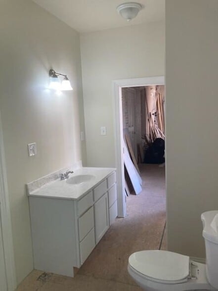 Building Photo - 106 King St