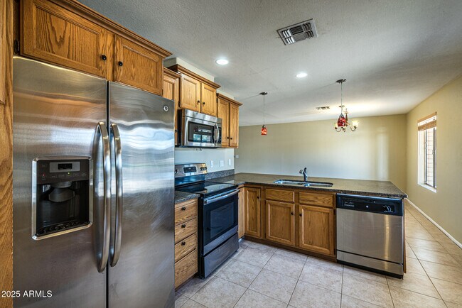 Building Photo - 4541 E Pershing Ave