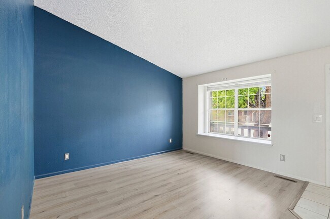 Building Photo - Remodeled home in Broomfield