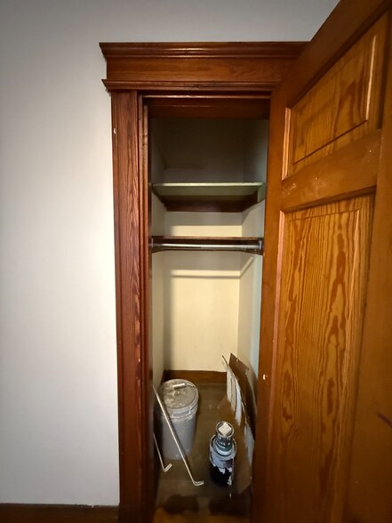 Building Photo - 329 Taylor Ave