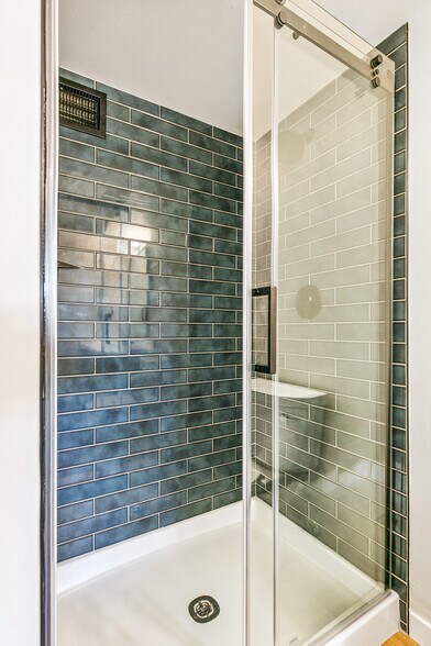 Building Photo - 725 S Alton Way