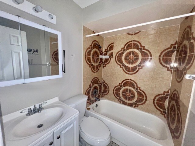 Building Photo - 113 Lake Villa Way