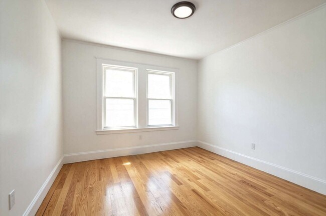 Building Photo - 135 Safford St