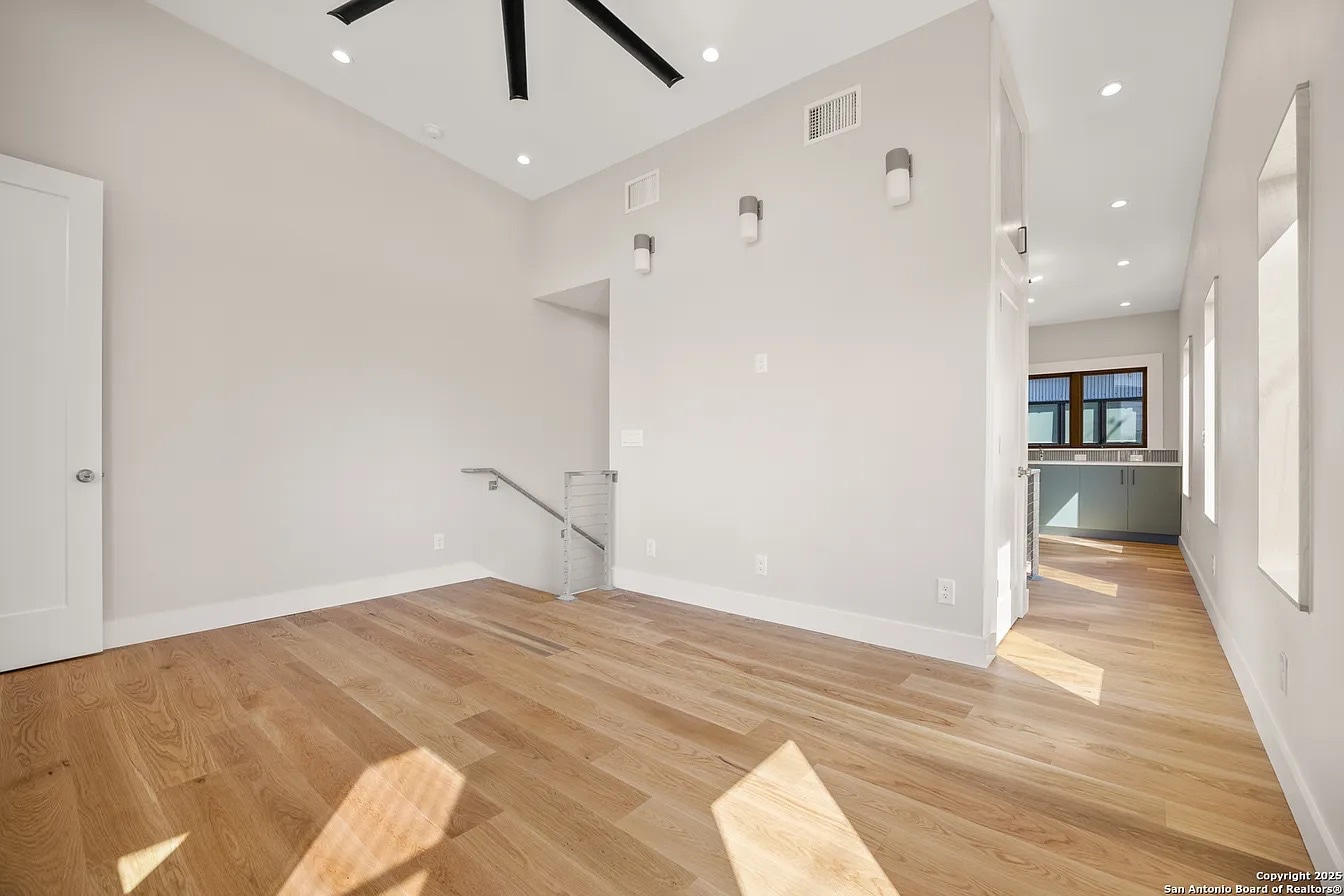 Building Photo - Room in Townhome on S Cherry St