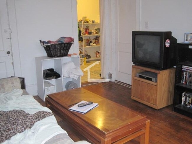 Building Photo - Packard's Corner three bedroom filled with sunlight