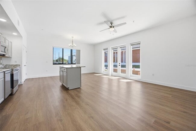 Building Photo - 100 N Dewey St