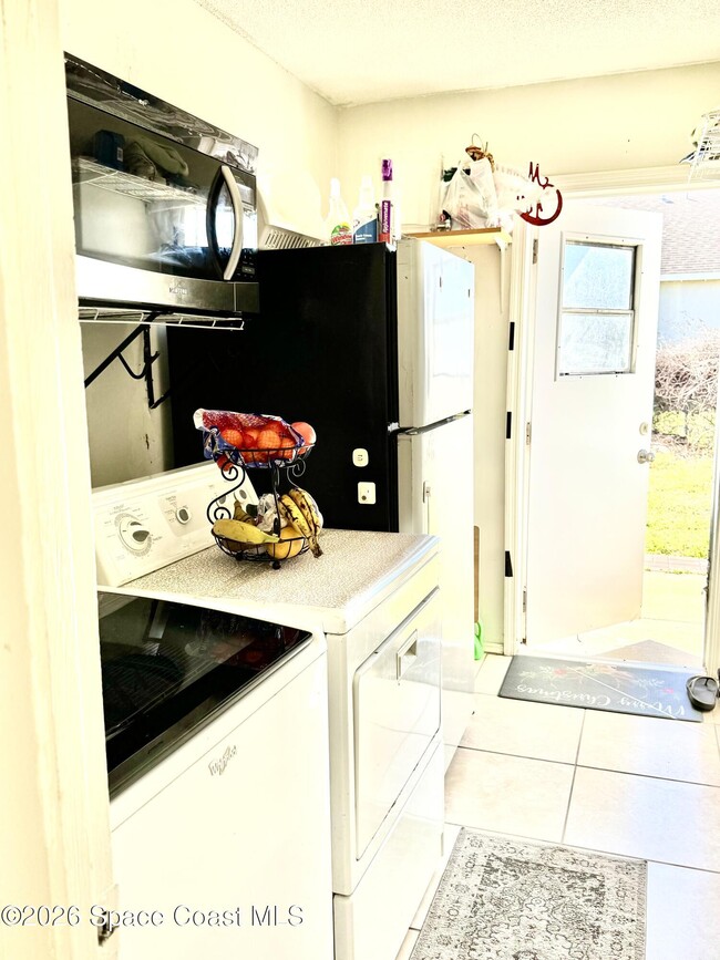 Building Photo - 885 Taluga Ave SE