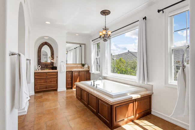 Building Photo - 8005 S Bell Crest Dr