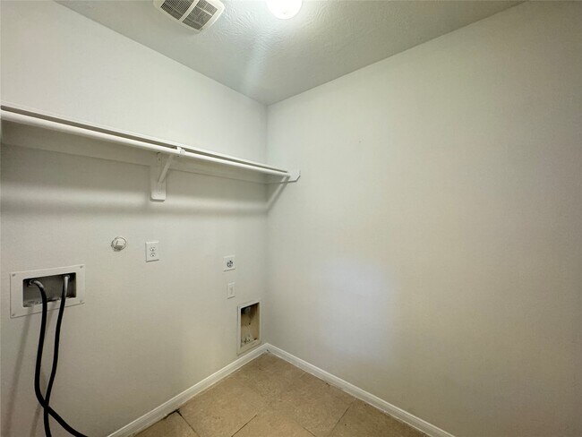 Building Photo - 8107 Gran Villa Dr