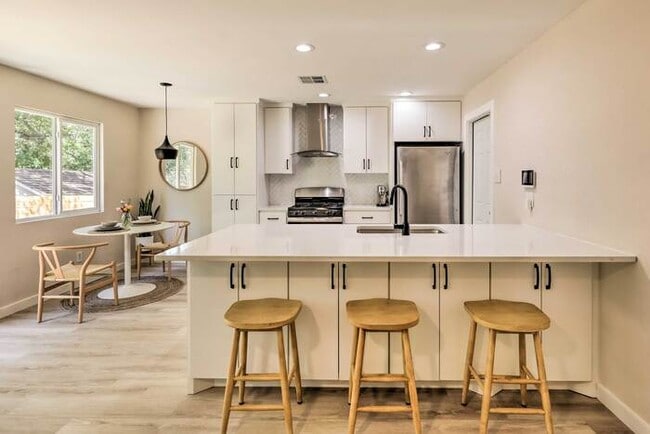 Building Photo - 6204 Wagon Bend