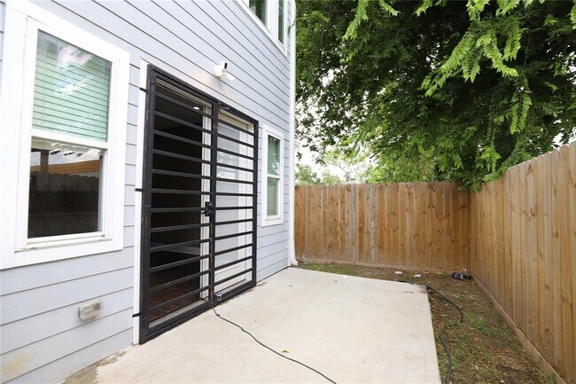 Building Photo - 4422 Phlox St