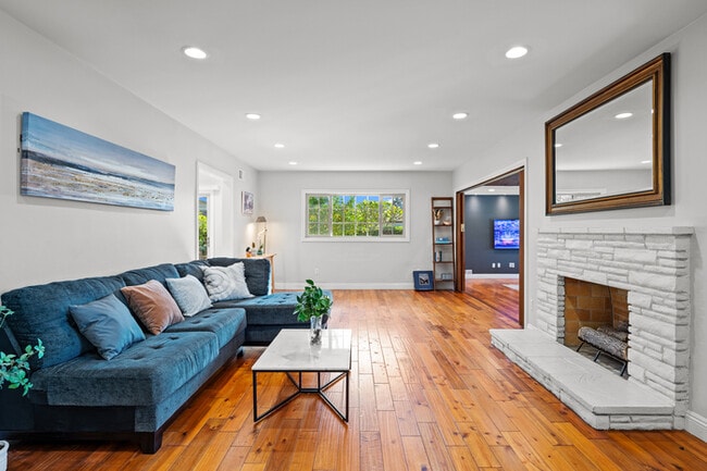 Building Photo - Luxury Estate with Sparkling Pool & Elegant Amenities