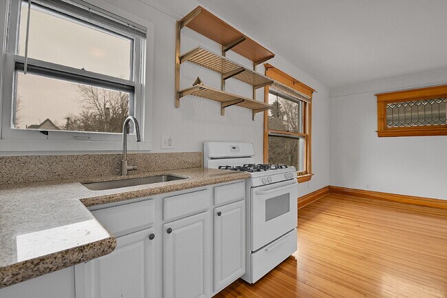 Building Photo - $1,475, 1 bed, 1 bath located in Denver