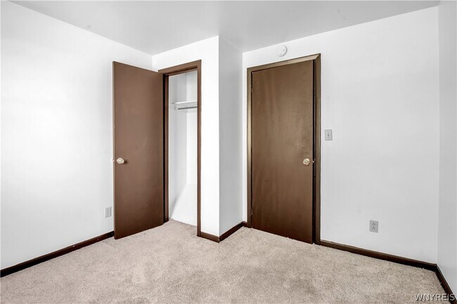 Building Photo - 247 Glenhaven Dr