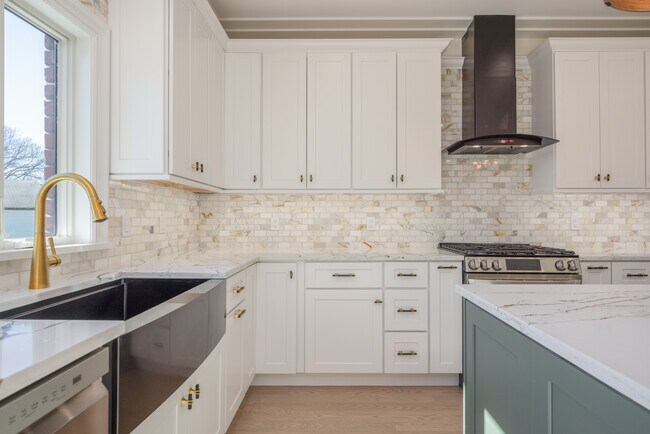 Building Photo - 7 Victoria Ln