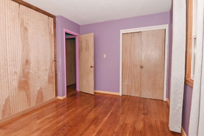 Building Photo - Charming 3-Bedroom Retreat with 2 Full Baths on South Meridian Street – 1516 Sq Ft of Comfort in ...