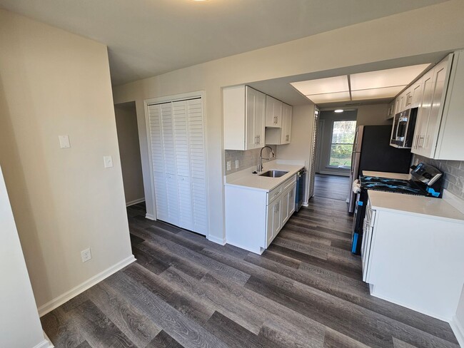 Building Photo - Smoke Tree