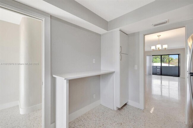 Building Photo - 2190 NE 51st Ct
